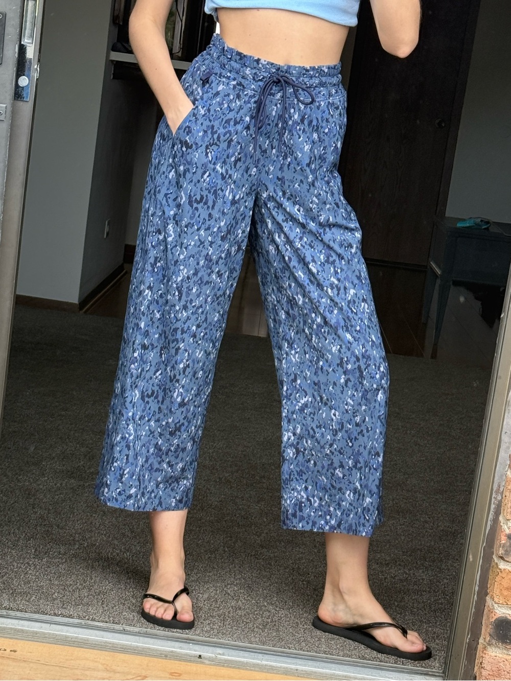 Athleta, Avenue Wide Leg Crop pants, size:4, good condition